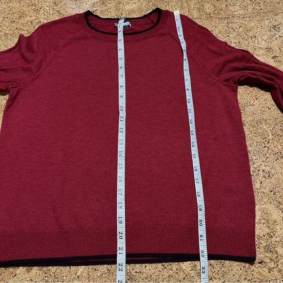 Smartwool Wm’s Edgewood Crew Pomegranate Heather Textured Floral Sleeve Sweater - Picture 11 of 13